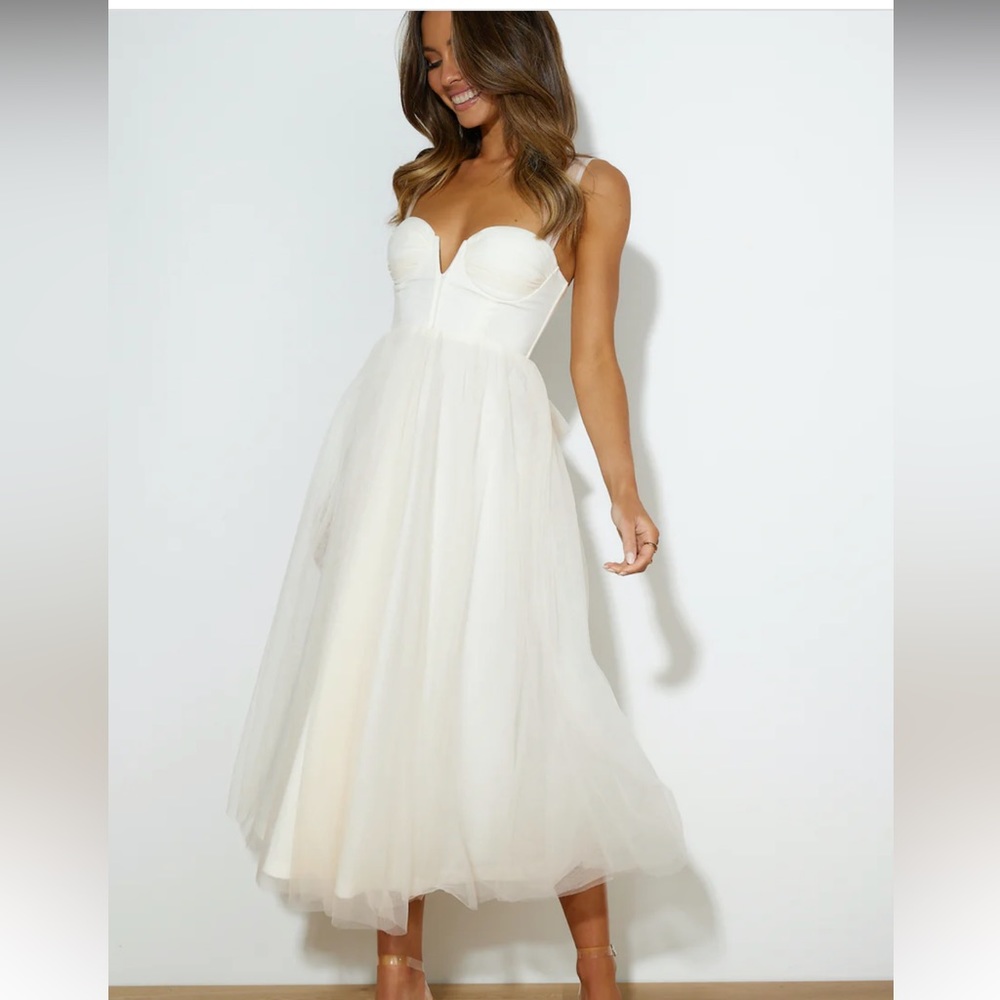 NWT never worn. Size XS Hello Molly “Fairytale Midi Dress”